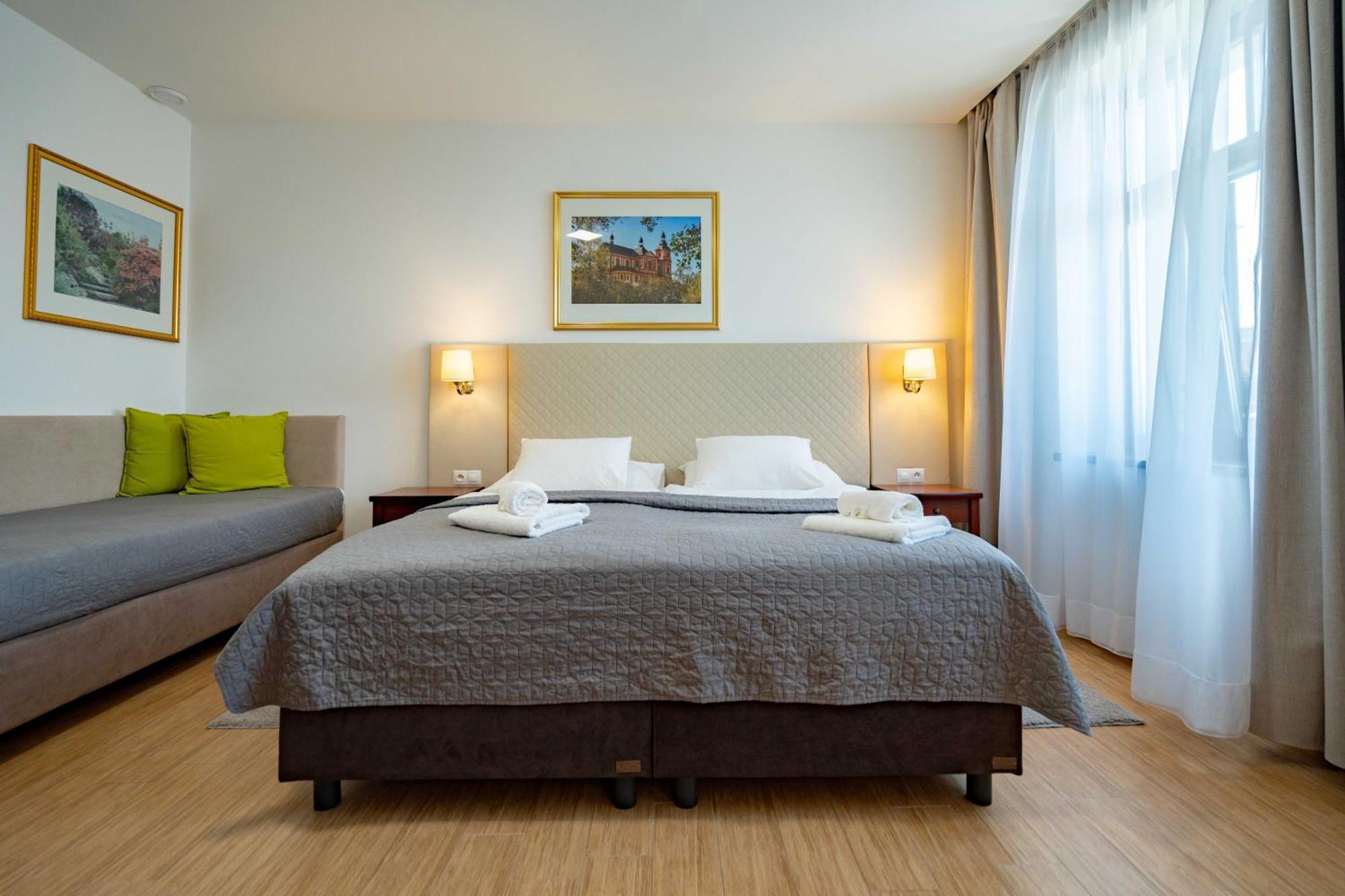 Hotel Volf Prestice Ngoại thất bức ảnh