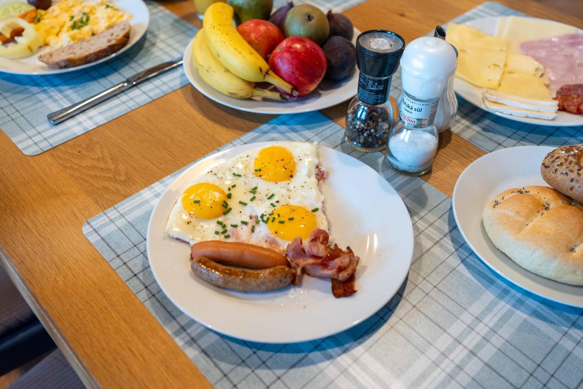 Hotel Volf Prestice Ngoại thất bức ảnh