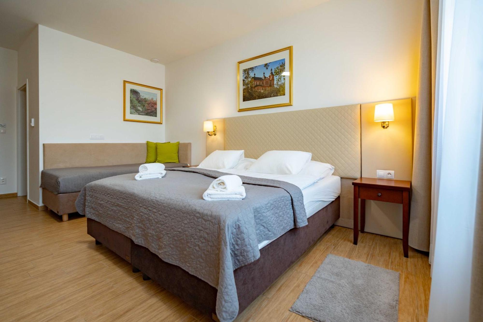 Hotel Volf Prestice Ngoại thất bức ảnh