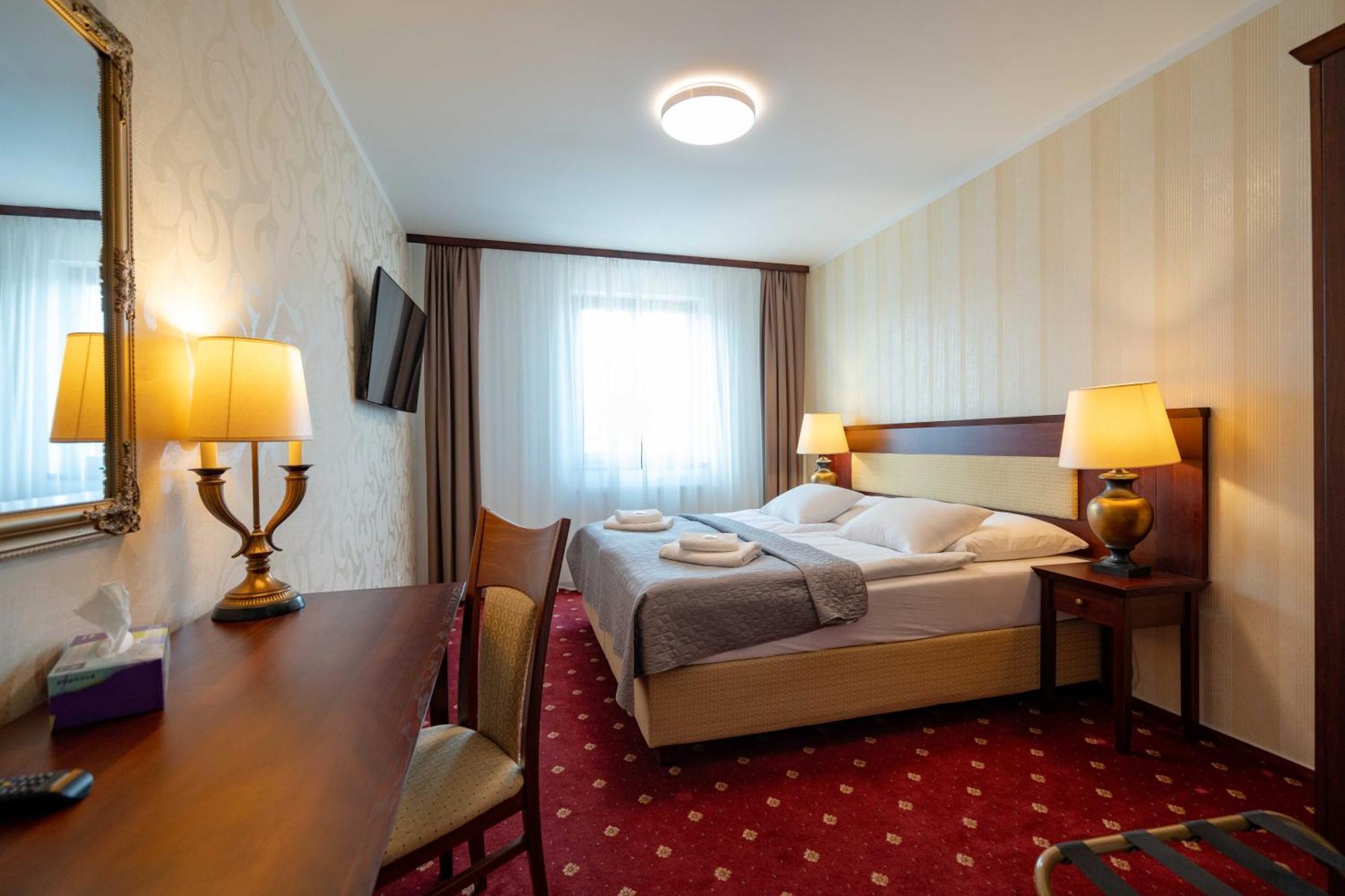 Hotel Volf Prestice Ngoại thất bức ảnh