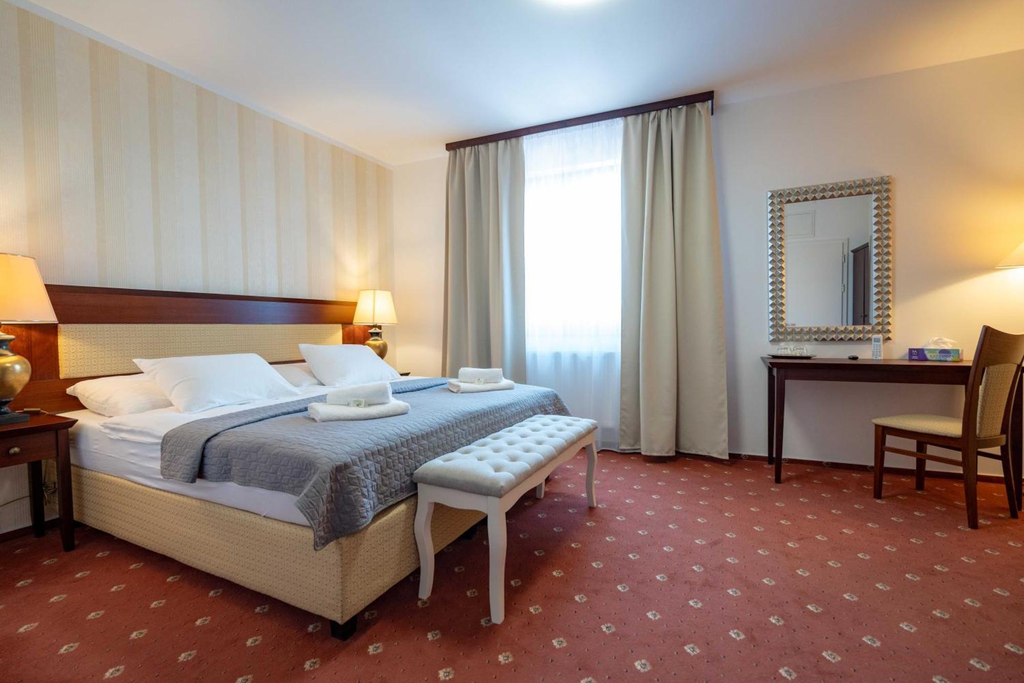 Hotel Volf Prestice Ngoại thất bức ảnh