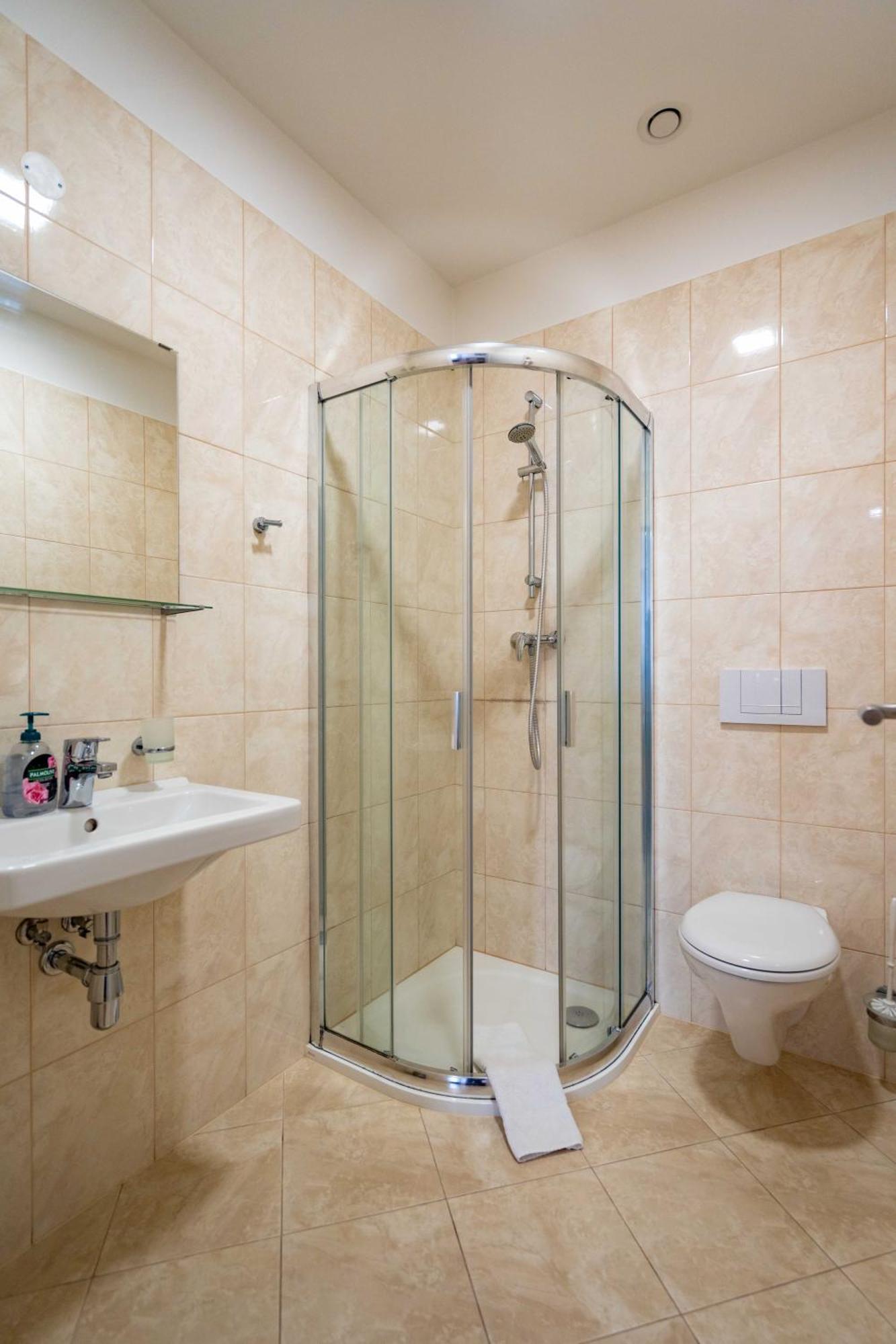 Hotel Volf Prestice Ngoại thất bức ảnh