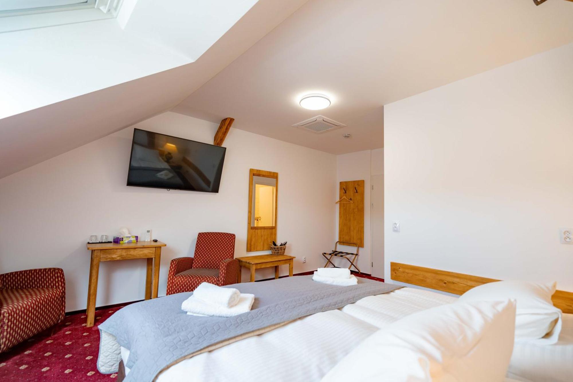 Hotel Volf Prestice Ngoại thất bức ảnh