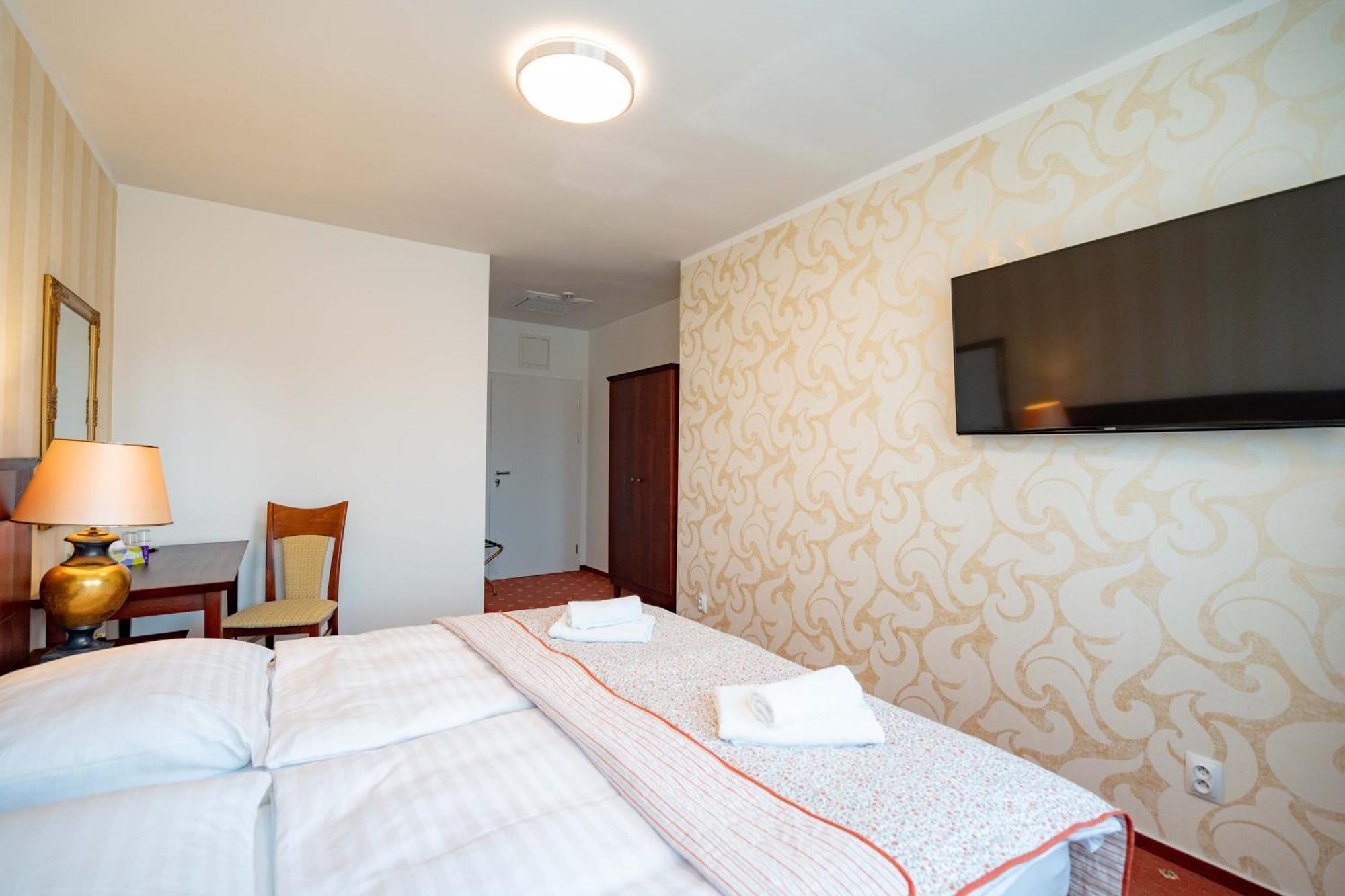 Hotel Volf Prestice Ngoại thất bức ảnh