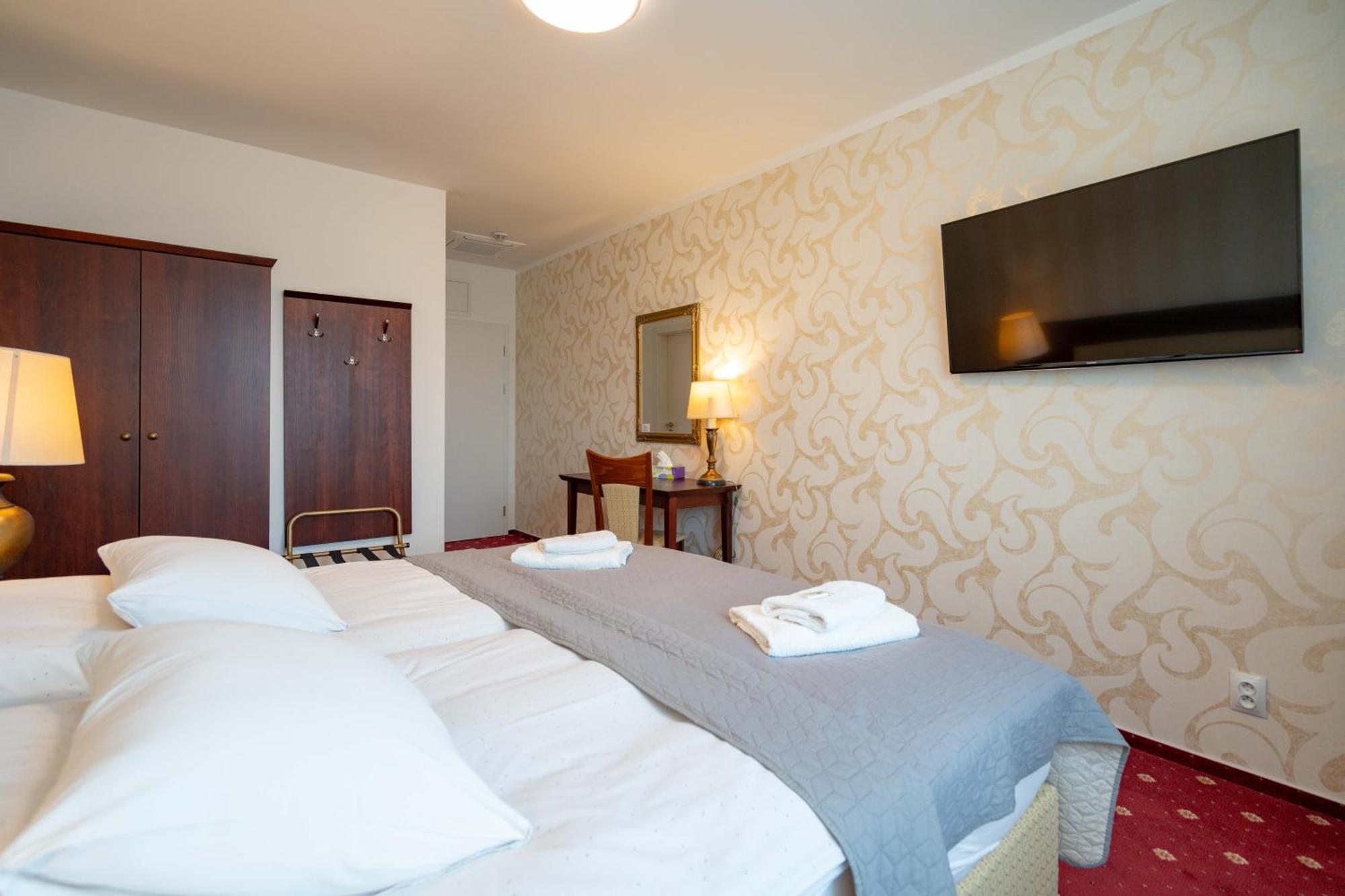 Hotel Volf Prestice Ngoại thất bức ảnh