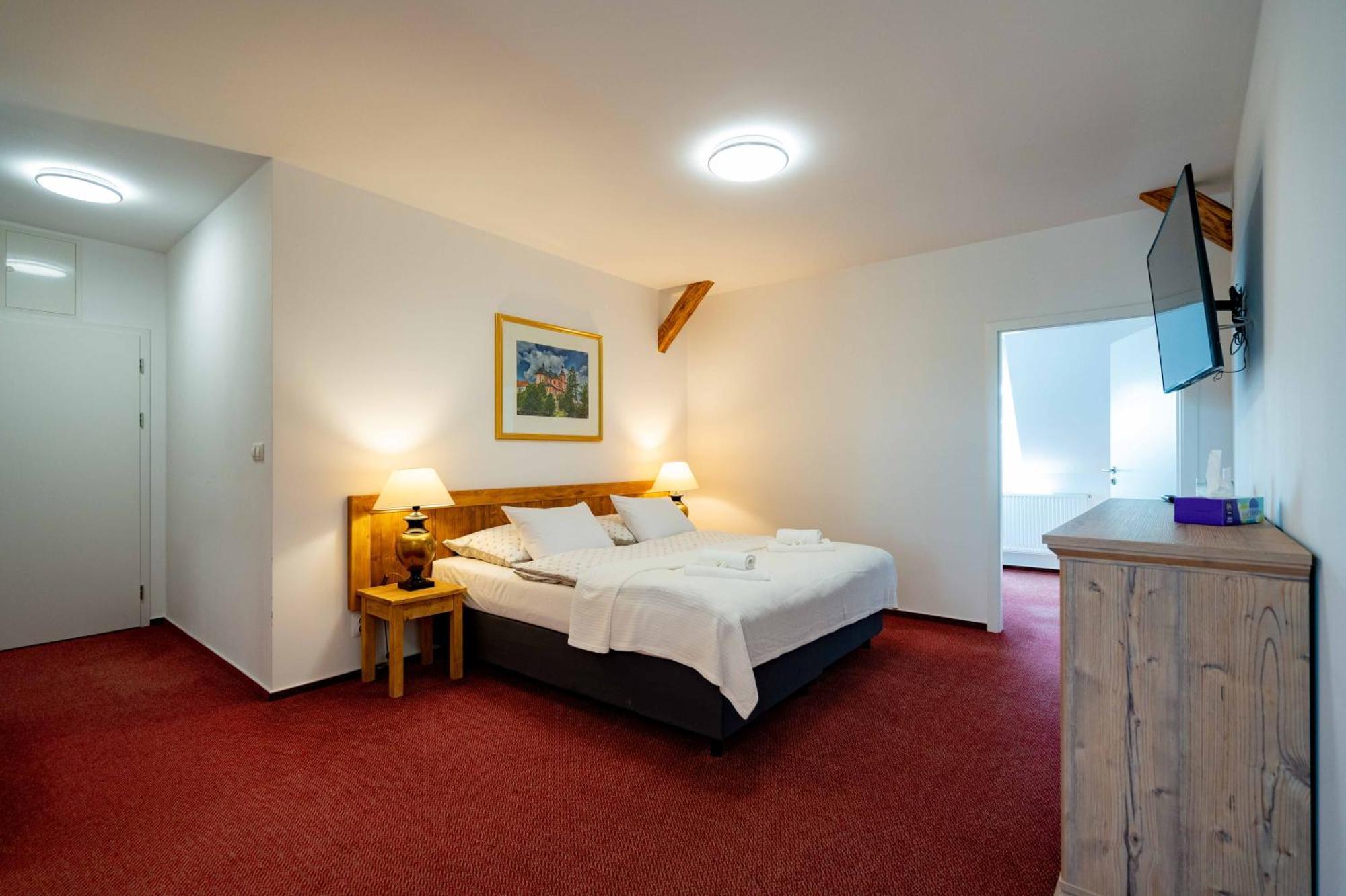 Hotel Volf Prestice Ngoại thất bức ảnh