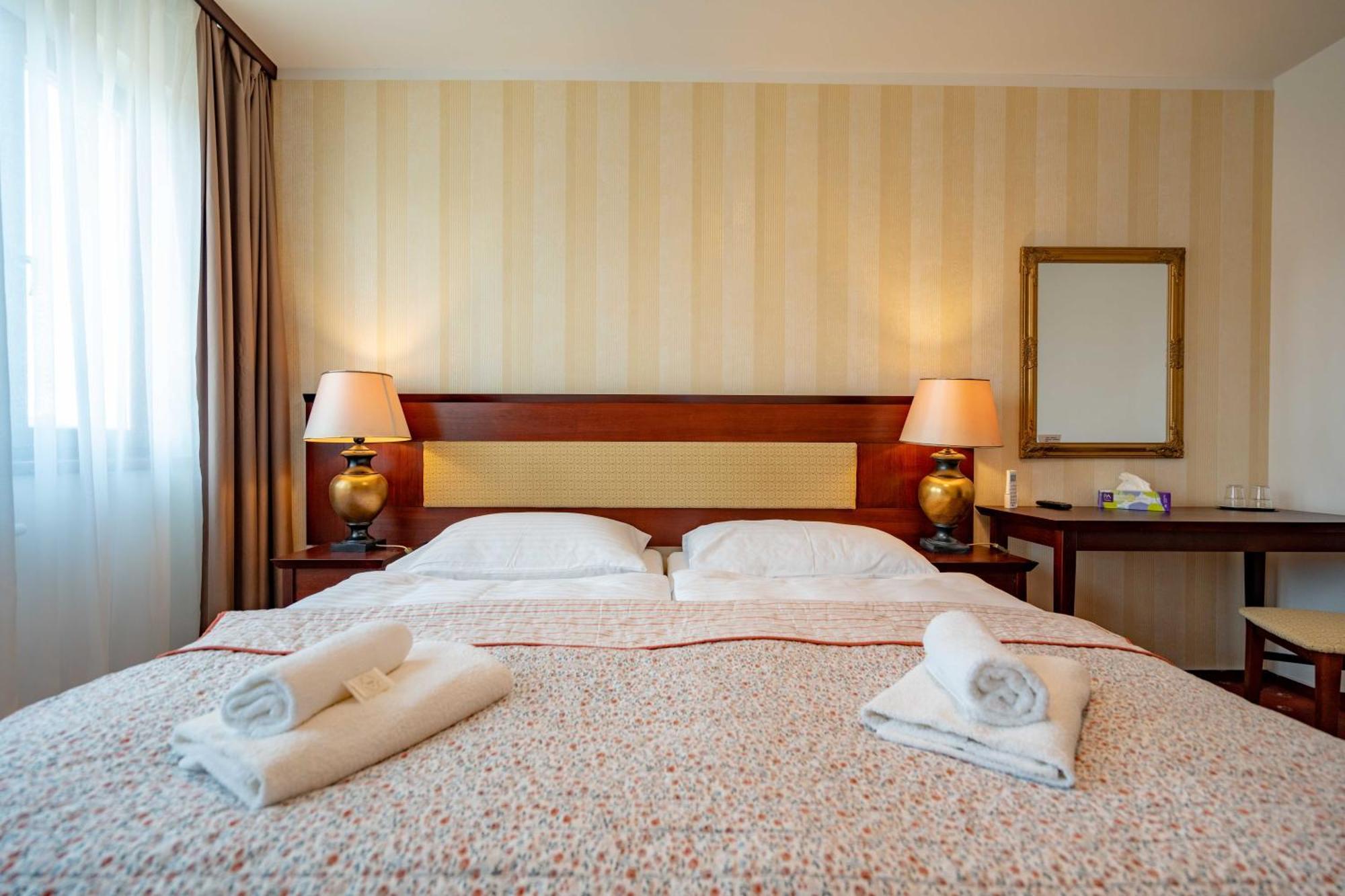 Hotel Volf Prestice Ngoại thất bức ảnh