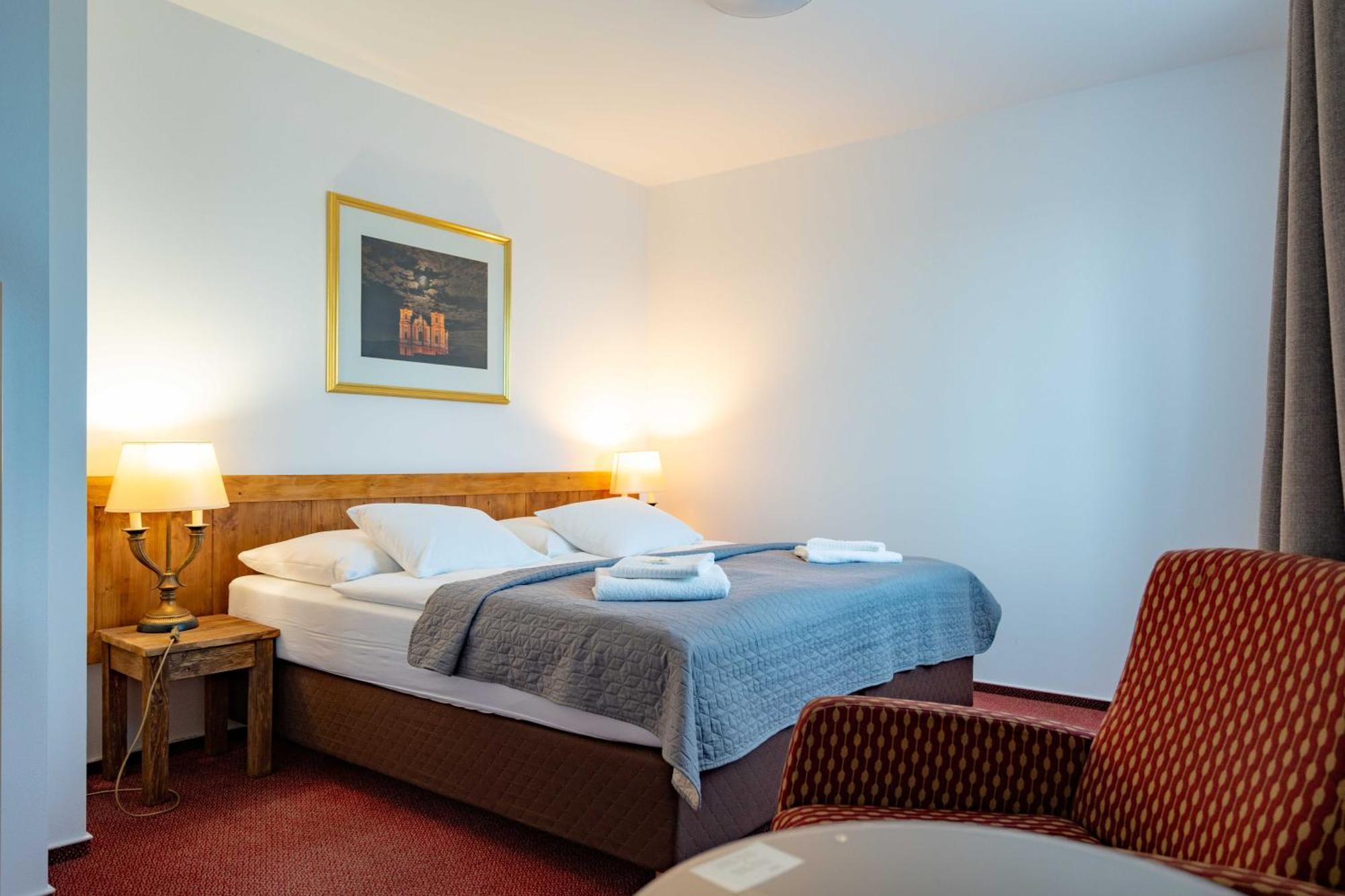 Hotel Volf Prestice Ngoại thất bức ảnh