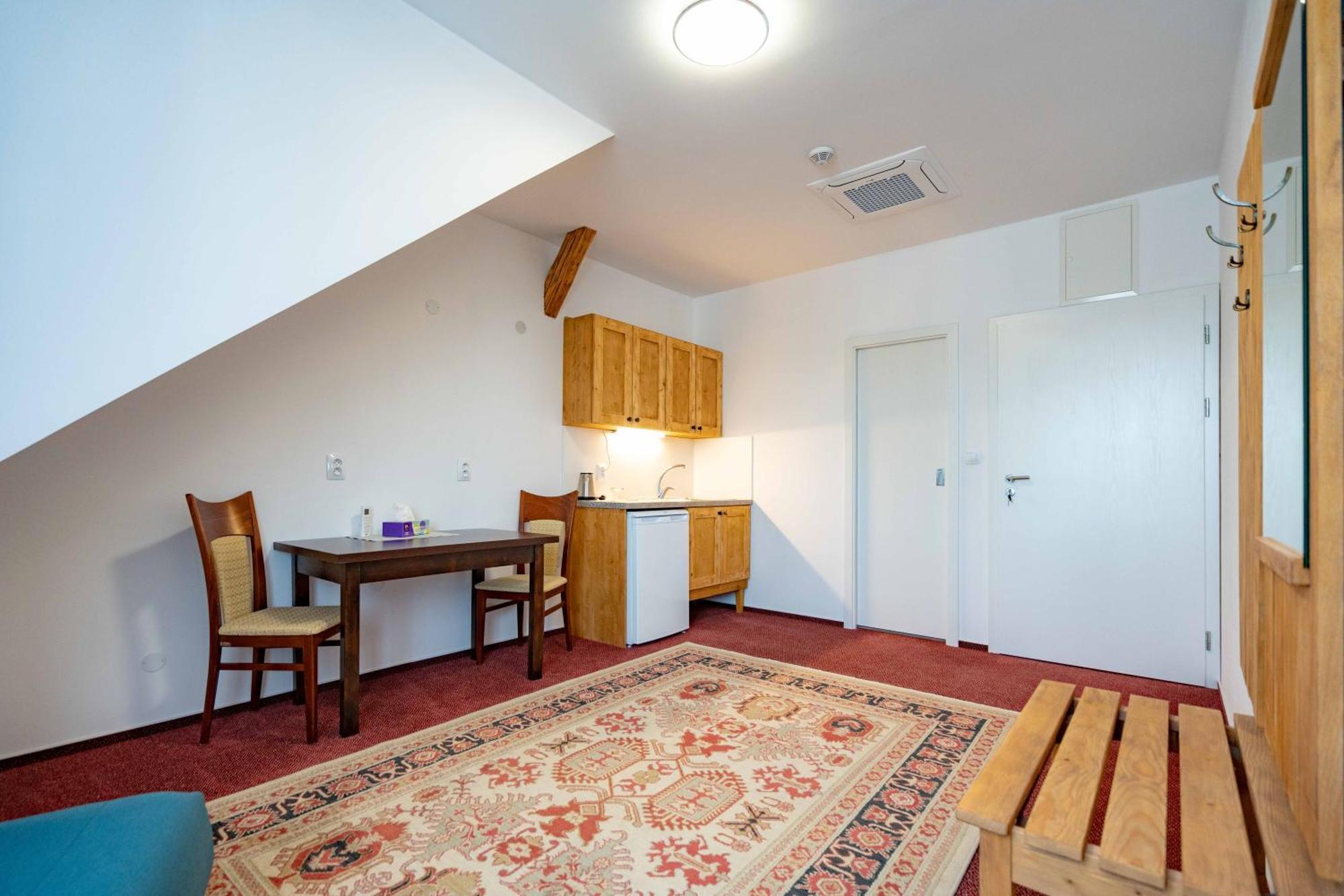 Hotel Volf Prestice Ngoại thất bức ảnh