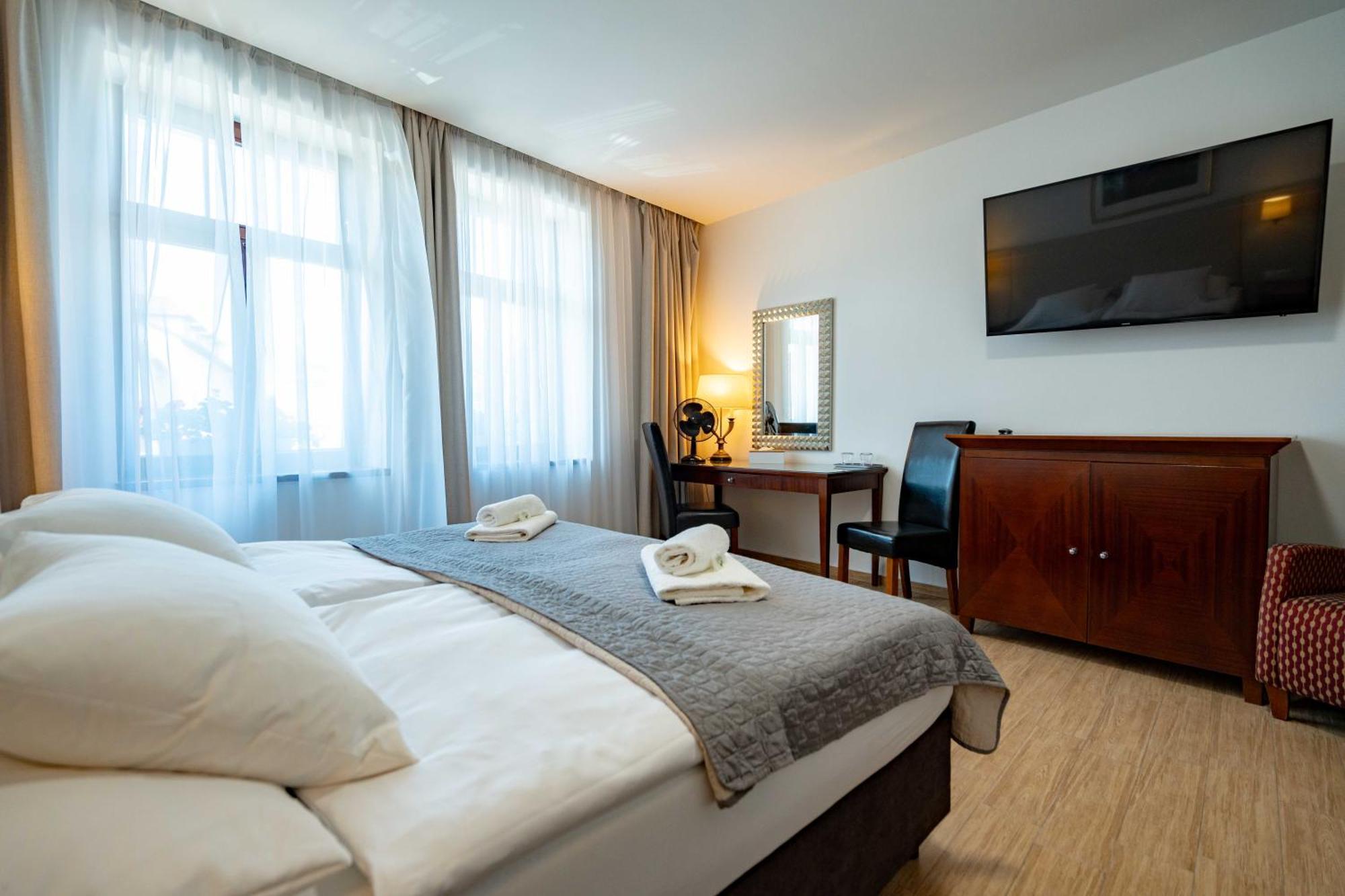 Hotel Volf Prestice Ngoại thất bức ảnh