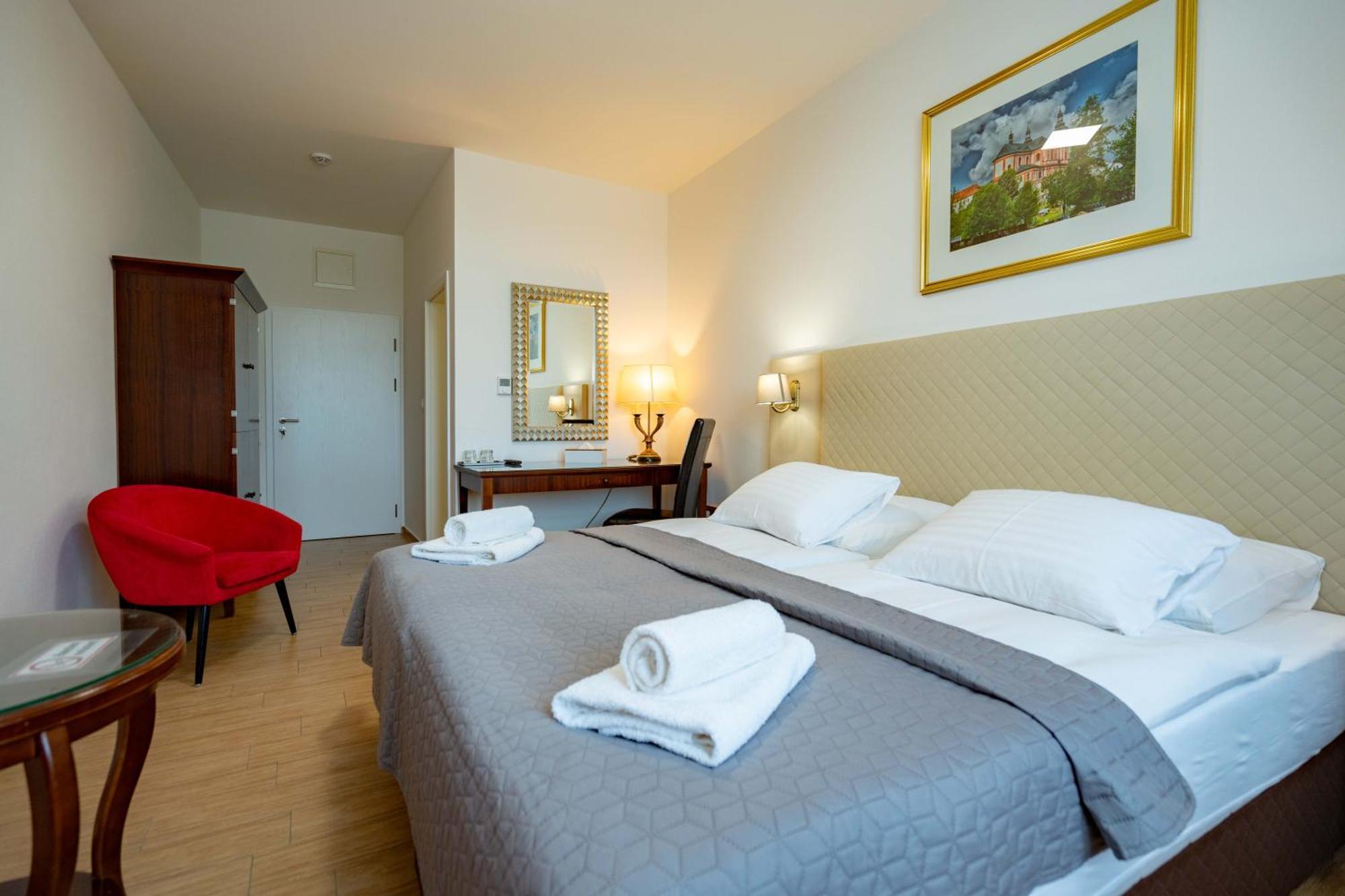 Hotel Volf Prestice Ngoại thất bức ảnh
