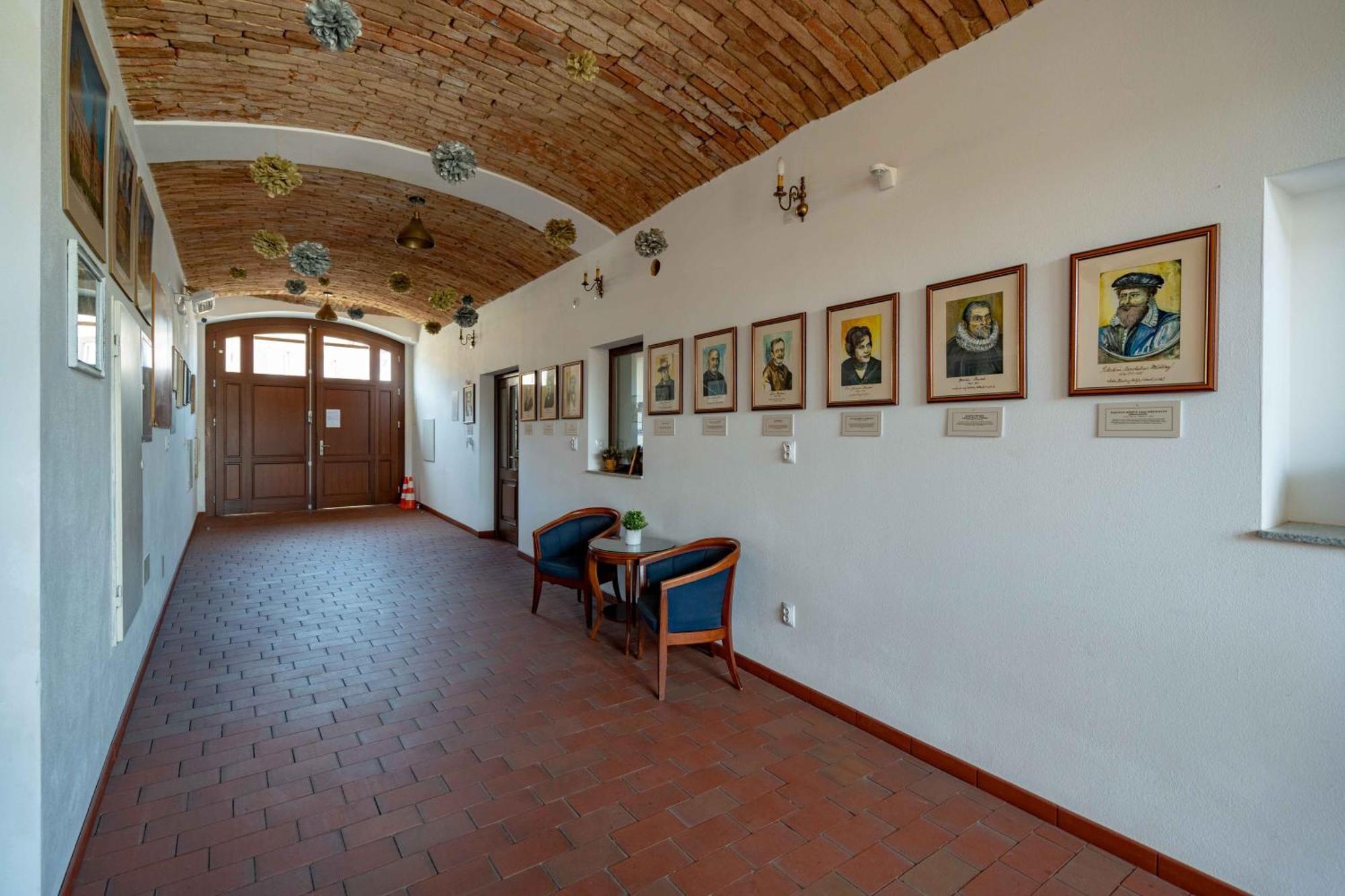 Hotel Volf Prestice Ngoại thất bức ảnh